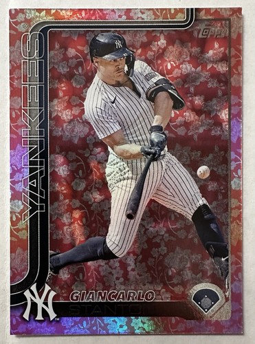 2025 Topps Serie 1 Pink Holiday Flowers Folienkarte #262 Giancarlo Stanton 41/50