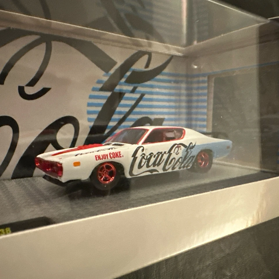 M2 Machines Chase. COCA-COLA 1974 Dodge Truck & 1971 Dodge Charger Custom - Image 4 of 4
