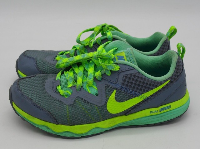 green athletic shoes womens
