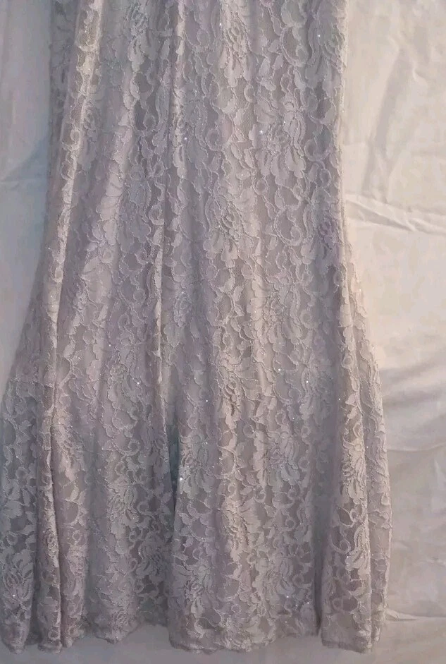 City Triangles Women's Silver, Lace & Rhinestone Long Formal Dress Size 1 - Image 3 of 4