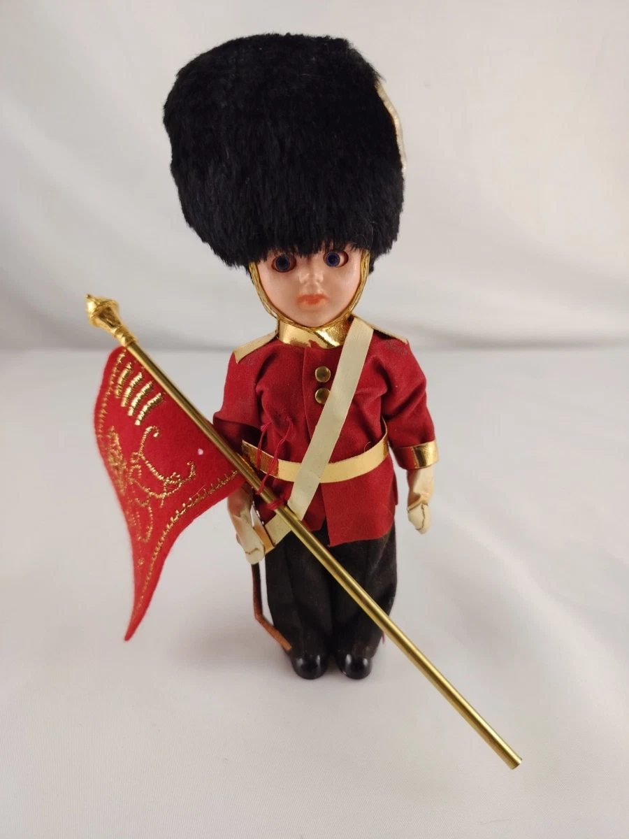 Old English Royal Guard doll in Bearskin - Le palais des bricoles