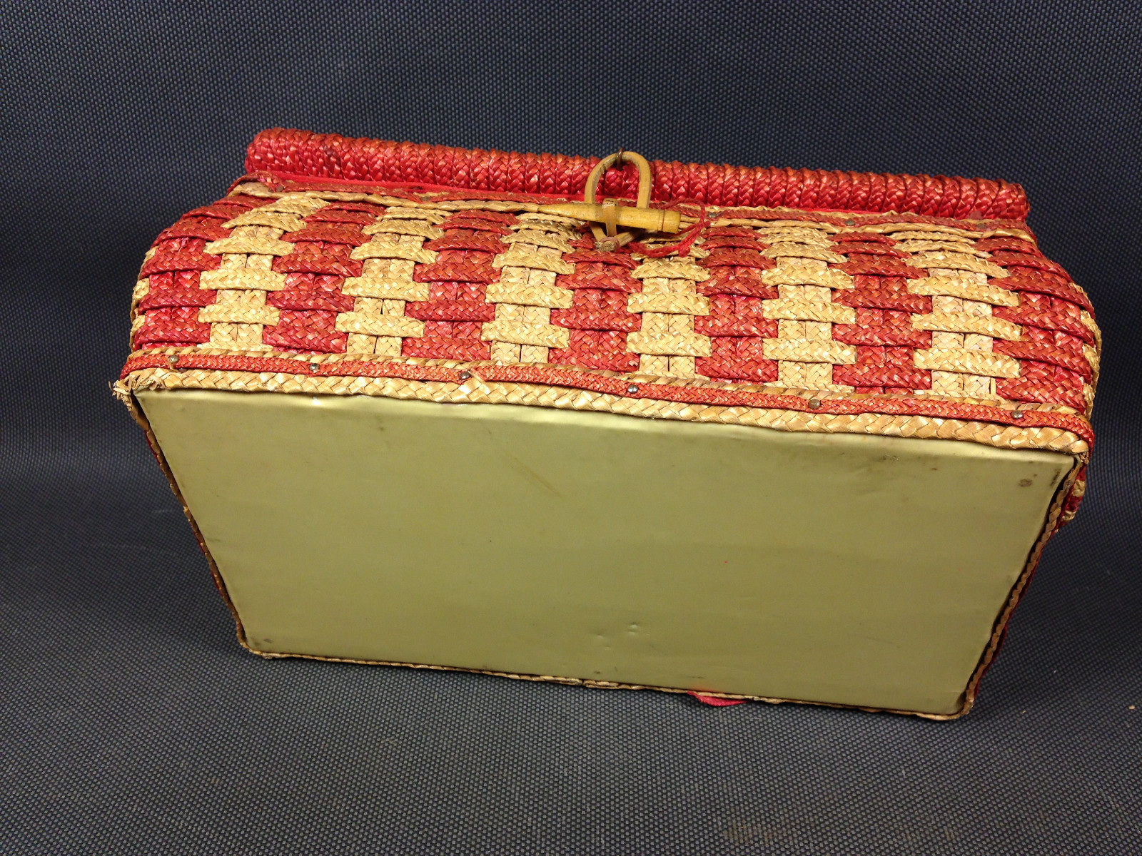 Ancienne boite à couture en paillage tressé décor fleurs vintage sewing