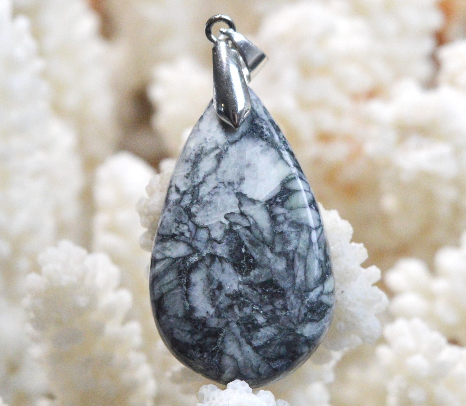 Pendentif pinolite 40 carats, bijou en pierre naturelle d'Autriche pour style bohème chic