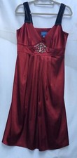 Simply Vera Wang Dress Womens Size 12 Red V-Neck Strap Fit and Flare Pleated