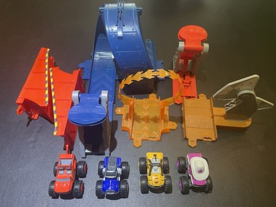 Blaze & the Monster Machines Monster Dome Playset Nickelodeon Crusher Stripes