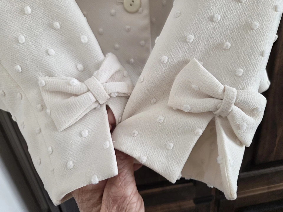 Women's 2 Pc Skirt Suit Liz Claiborne Sz 8P Winter White Bows & Dotted Swiss VTG - Image 4 of 4