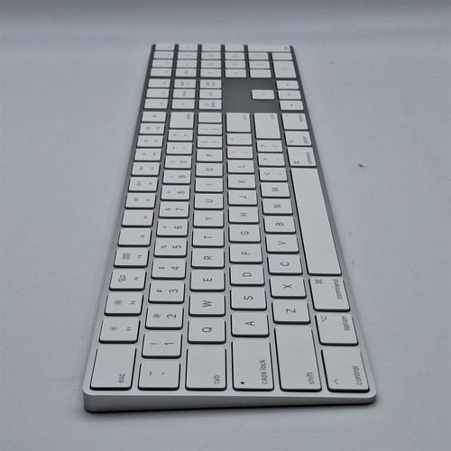 Apple Magic Keyboard with Numeric Keypad (Wireless, Rechargable) - Silver - Picture 3 of 5