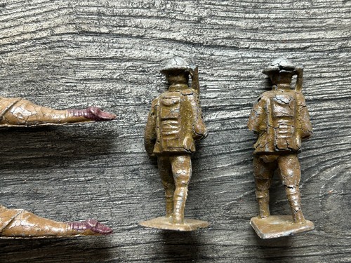 Vintage Lincoln Logs Toy Soldier Lead Figure 5pc Lot Estate Sale Find - Picture 8 of 12