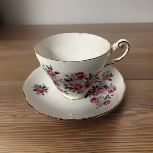 Regency Inglés Mini Rosas Rosas Taza de Té y Platillo Hueso China Inglaterra De Colección Usado en Excelente Condición - Imagen 2 de 11