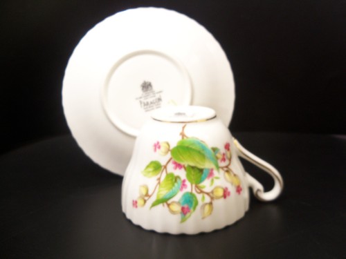 Vintage Paragon England Bone China Bleeding Heart Vine Tea Cup & Saucer #856D - Picture 3 of 12