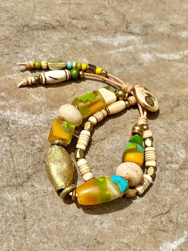 Art Deco Vintage Resin Bracelet - Picture 8 of 17
