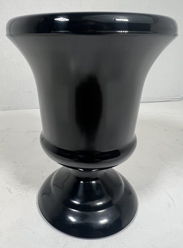 Black Amethyst Chalice Shaped Beautiful  Vase. - Picture 1 of 4