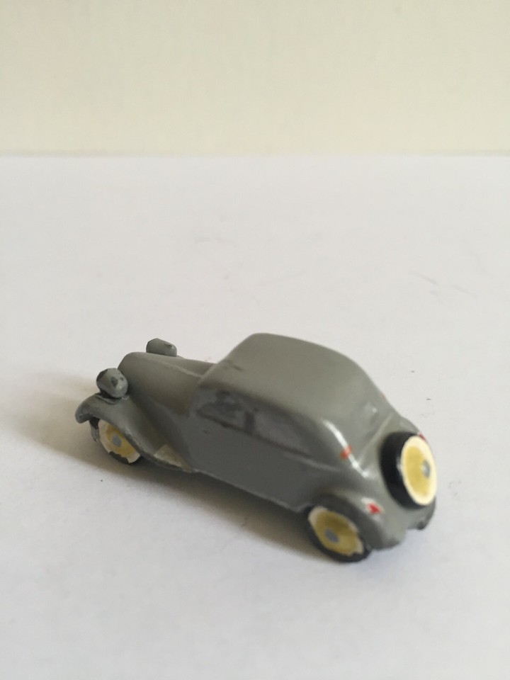 MINIATURE DOMINIQUE GAULT J CARLTON FIGURINE FRENCH CAR FRANCE PARIS