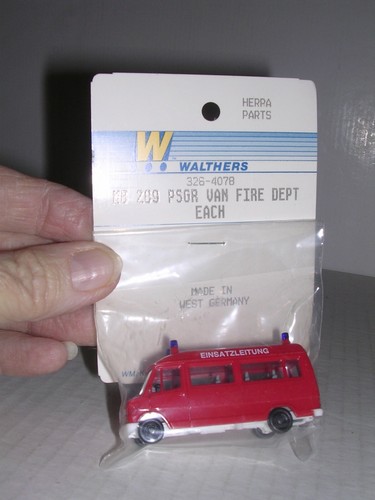 HERPA #4078 Mercedes 209 furgoneta de pasajeros con luces de emergencia en el techo "H.O." 1/87 | Zustand: New