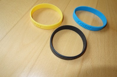 3x Silikon Armband gelb blau schwarz Silikonarmband Gummi DYF Cristal wie Neu