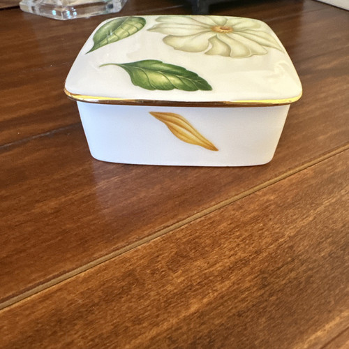 Tiffany & Company Flowers Trinket/Jewelry Box Limoges 1997 Excellent Condition - Picture 3 of 12