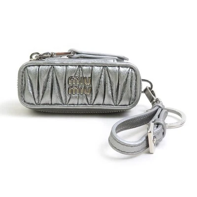 Authentique étui à lèvres à breloques MIUMIU cuir argenté/métal - r11331j - Photo 1/4