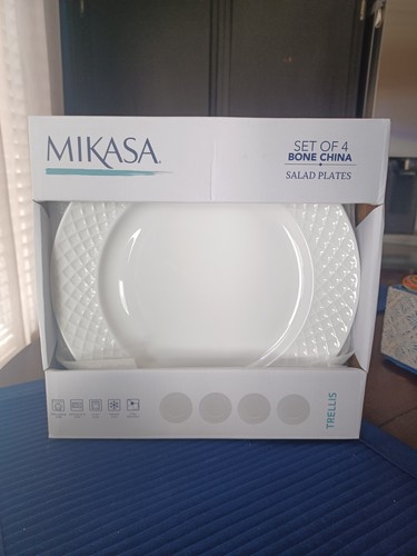 Mikasa Trellis 9" Bone China Salad Plates, Set of 4 NEW - Picture 1 of 2