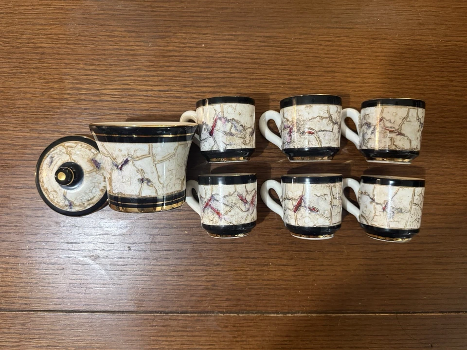 Juego de café espresso o demitasse de porcelana decorativa. Foto 3 de 4