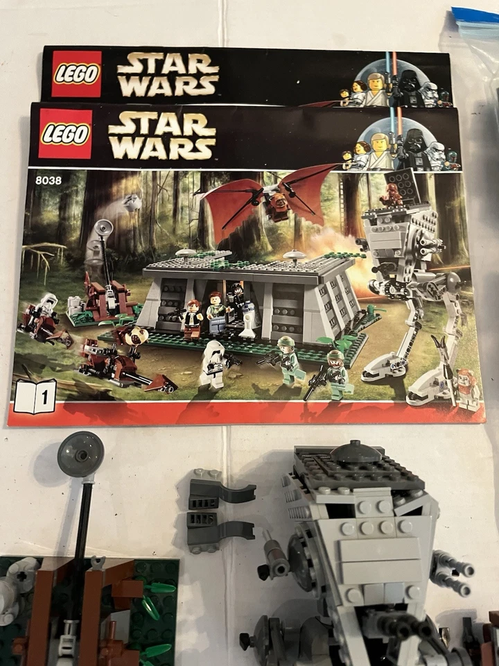 Lego STAR WARS 8038 La Batalla de Endor Juego Completo de Minifiguras y Manuales Foto 2 de 4