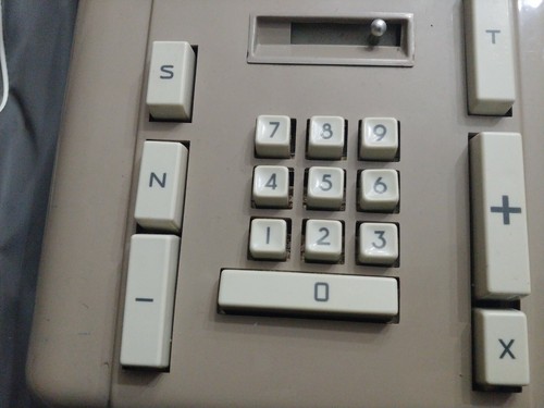 Remington Rand Model 102 w/ cover vintage adding machine Brown home office decor - Picture 2 of 10