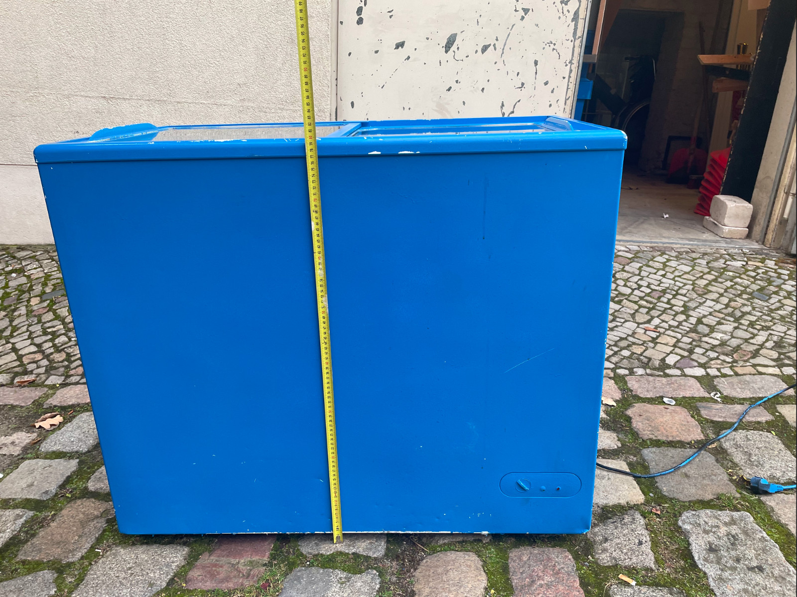 Kühltrue Blau mit Goldfolie ausgekleidet 94cmx80cmx50cm