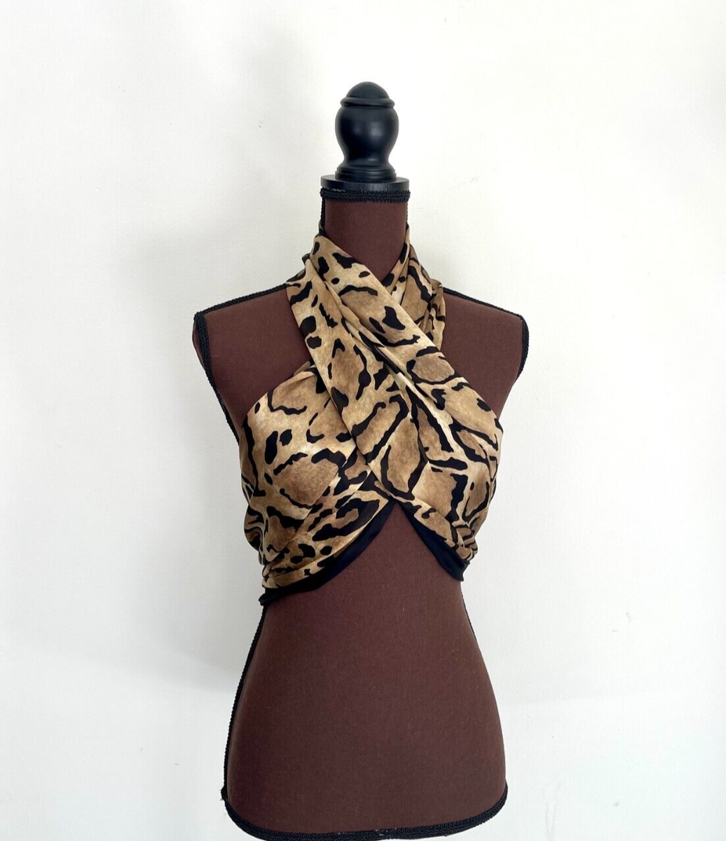 New Gucci Scarf Leopard Animal Print Black Beige Silk Chiffon Stole Wrap New Gucci Scarf Leopard Animal Print Black Beige Silk Chiffon Stole Wrap
