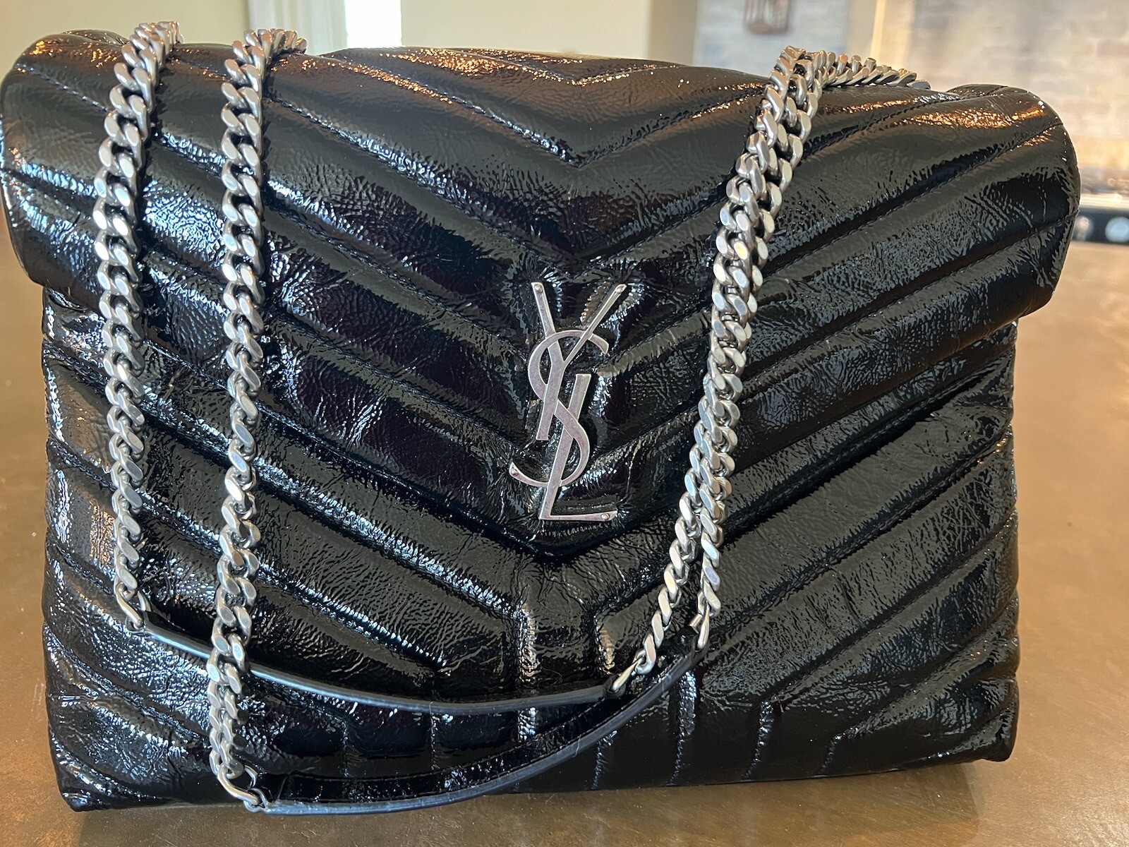 Saint Laurent Loulou buffer medio $3.200