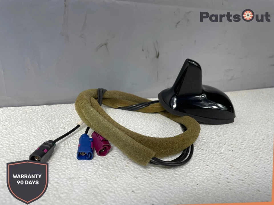 2010-2014 Mercedes Benz C-Class W204 C220 CDI Antenna Roof A0235455826 OEM - image 2 of 4