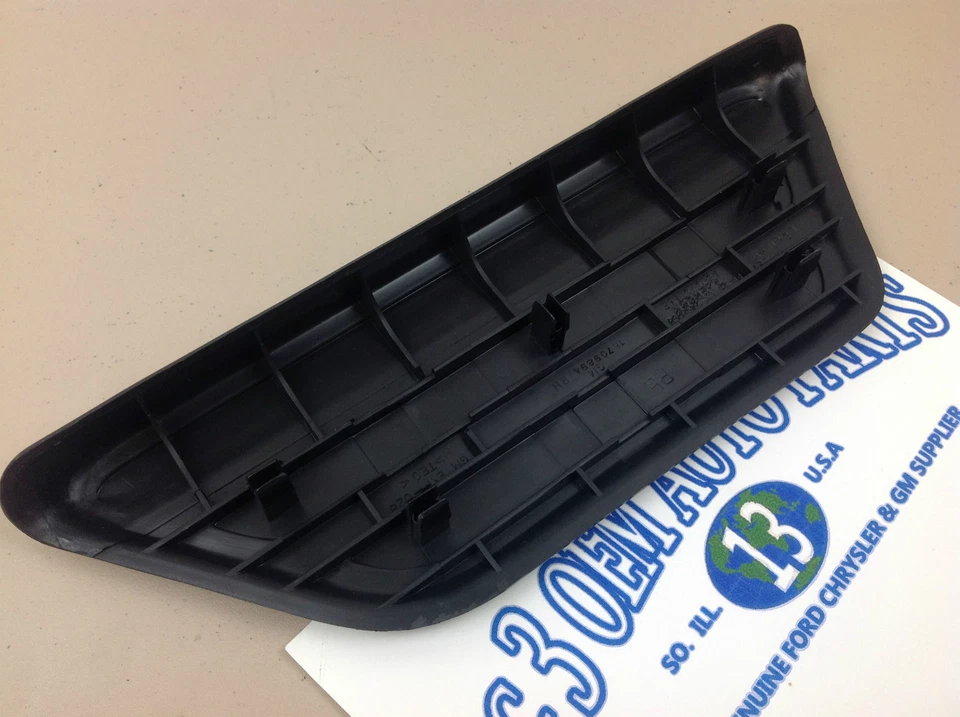 Chevrolet Silverado GMC Sierra 1999-2005 platón delantero derecho alfombrilla escalonada negra nueva OEM Foto 2 de 2