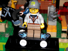Lego Minifigures  -Series 4 - Street Skater - Lego mini figures, with black base