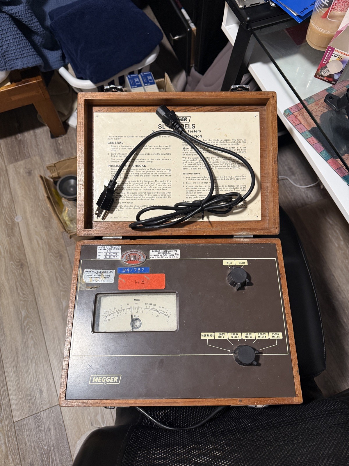 BIDDLE MEGGER Insulation Tester Series 1 2500 Volts  POWERS ON