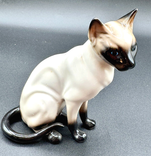 Vintage 1960’s Lefton Siamese Cat Figurine Ceramic H4039 5” tall 4.5" x 3"