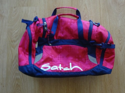 Satch Sleek Schulrucksack Cherry Checks + Sporttasche + Federtasche - Satch Set - Bild 8 von 12