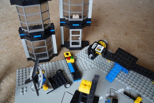 LEGO Studios and Minifigures / T-Rex (Incomplete) partial set - including old CD - Picture 13 of 15