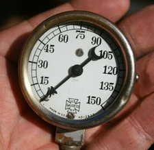 US Gauge Co. Vintage 150 lbs Pressure Gauge - Crescent Needle - AD 3937