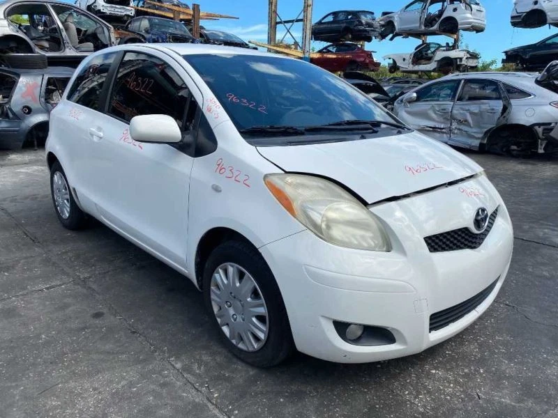 Cierre capó 2007 2008 2009 2010 2011 Toyota Yaris hatchback Foto 4 de 4