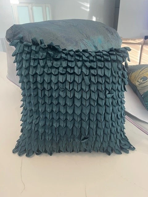 Jennifer Lopez - Exotic Plume - Queen Comforter Set And Three Decorative Pillows - Image 3 of 4