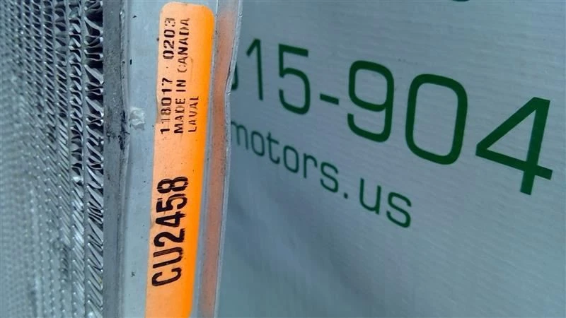 Radiador Buick Rainier 2004-2007 OEM 15196385 Foto 2 de 3