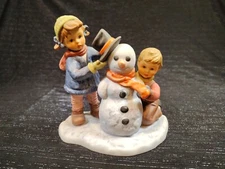 VTG, 1999, Berta Hummel, Goebel, "Crowning Touch" BH 82, Winter, Family, Snow!