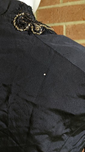 Ancienne veste femme victorienne années 1880-1900 dentelle noire satin séjours sur mesure XS - Photo 9/12