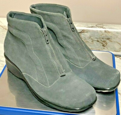 Bare traps Women's Shoes Boots Gray Suede Size M Pre