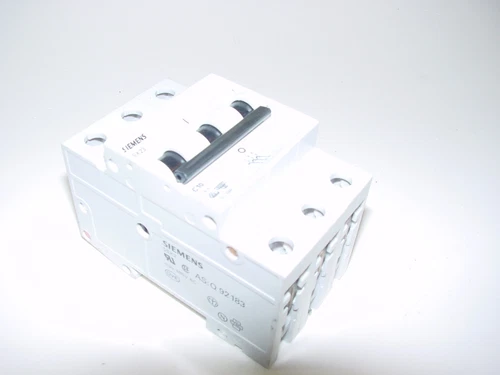 2 x Siemens main switch 480V. 3 Block C10 5S x 23 Fuse Box (183)