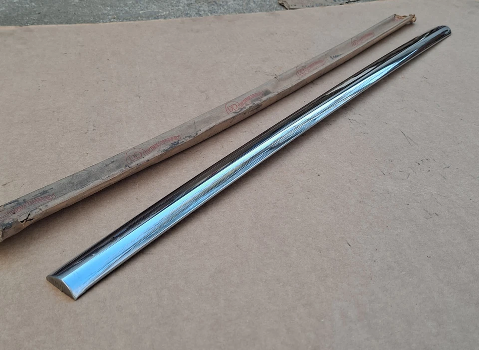 1946-1948 Plymouth P15 Special Deluxe NOS MoPar puerta delantera derecha moldura Foto 3 de 4