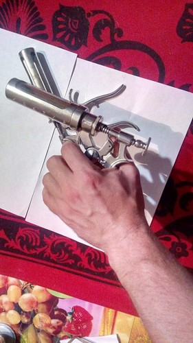 Two vintage stainless steel drug injection guns - Picture 3 of 12