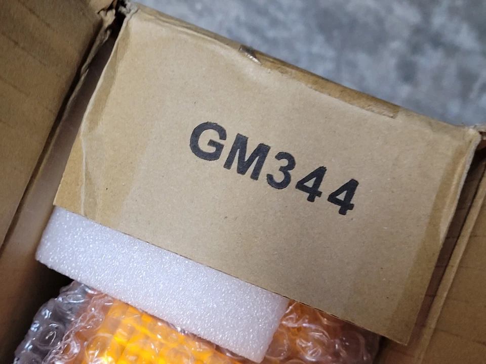 Luces de señalización de estacionamiento conductor derecho para Chevy GMC Express Savana 1500 2500 3500 Foto 3 de 4