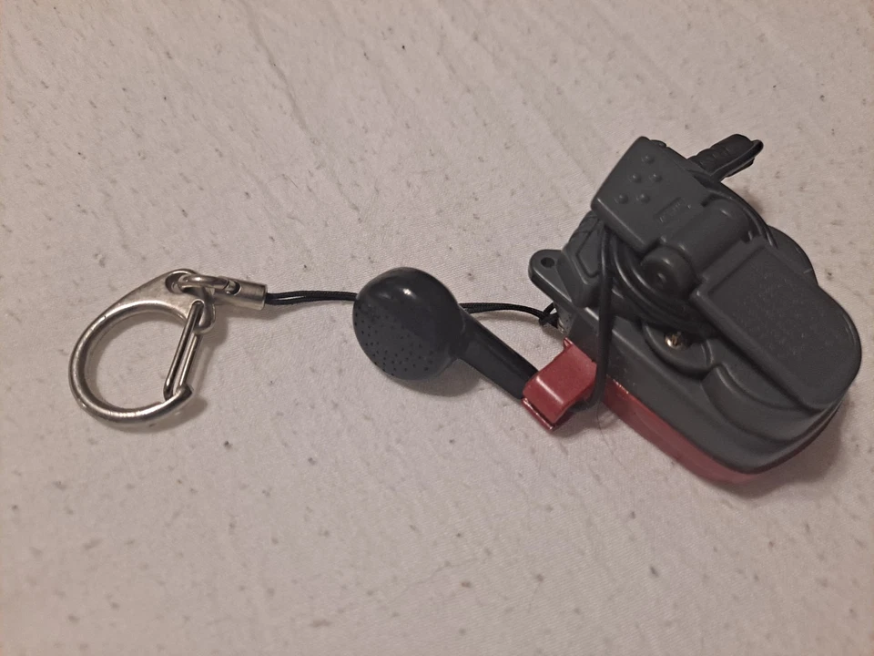Vintage 2000 Tiger Hit Clips Music Player with Britney Spears Stronger UNTESTED - Image 3 of 4