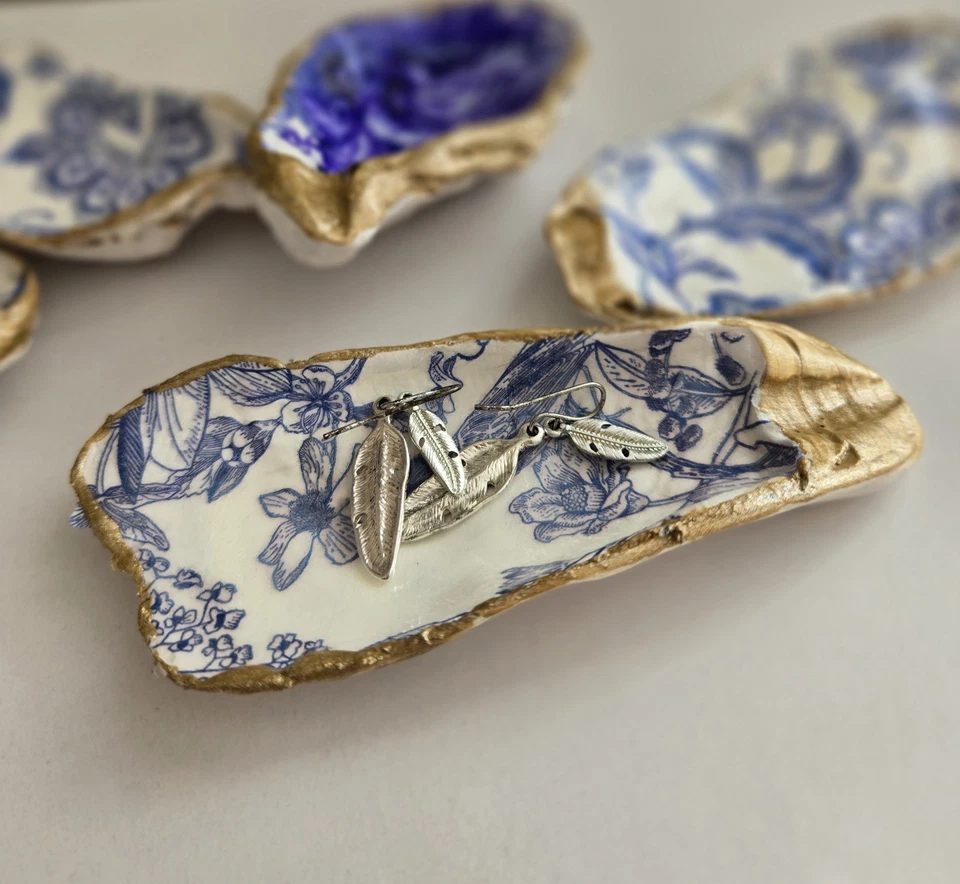 Handcrafted  Decoupaged  Blue/White Floral Oyster Shell W/ Gold Accents Set 6  - Image 3 of 4