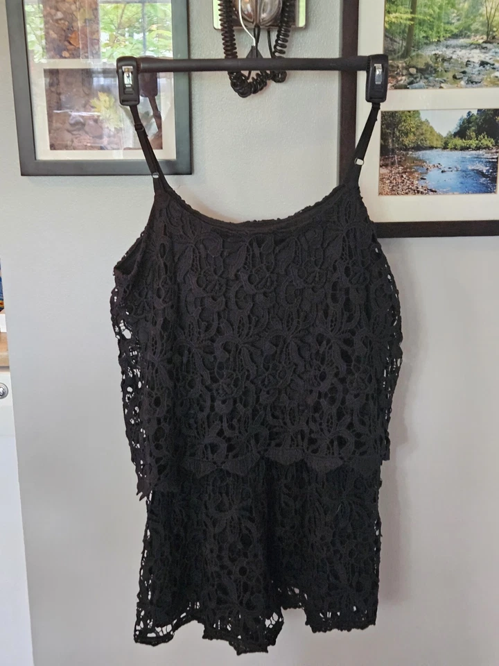 Romeo & Juliet Couture Womens Sleeveless Black Floral Lace Crochet Romper Size M - Image 4 of 4