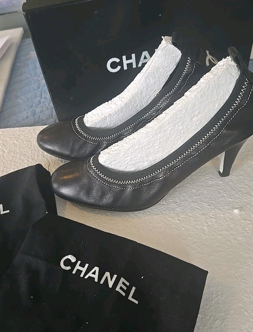 Authentic Chanel Leather Escarpin Cap Toe Pumps CC Logo Size 37.5 Black White thumbnail 23